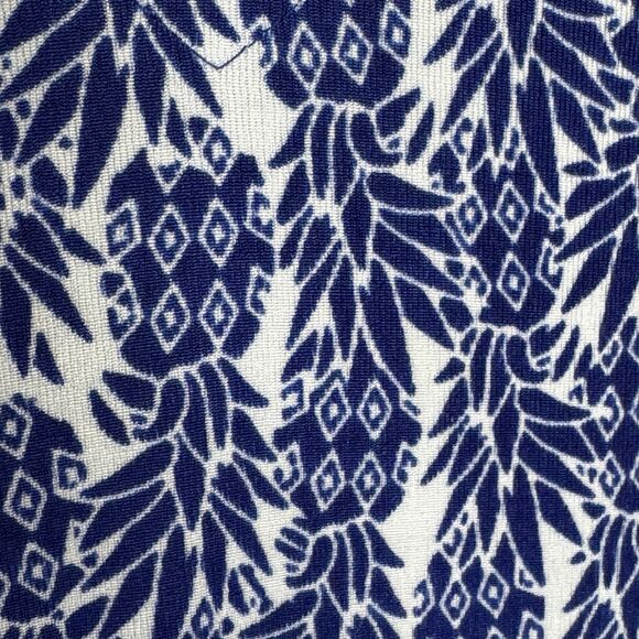 Chico's Travelers Tunic Top Size 1 M(8) Shirt Blue White Pineapple Printed Beach - Picture 5 of 8